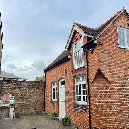 Charming & Cosy Town Centre Home With Parking กิลด์ฟอร์ด ภายนอก รูปภาพ