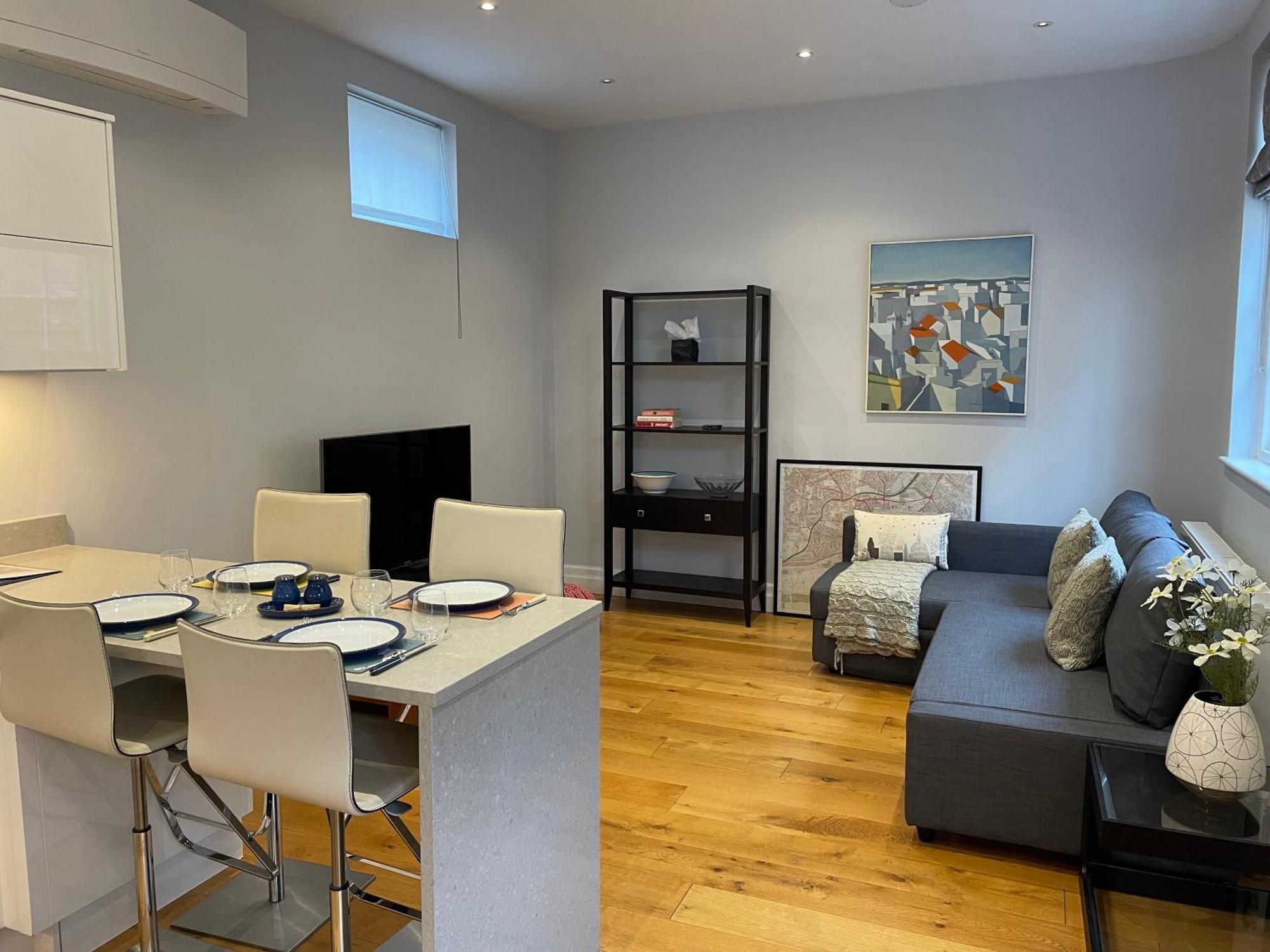 Charming & Cosy Town Centre Home With Parking กิลด์ฟอร์ด ภายนอก รูปภาพ