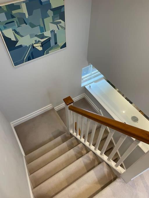 Charming & Cosy Town Centre Home With Parking กิลด์ฟอร์ด ภายนอก รูปภาพ